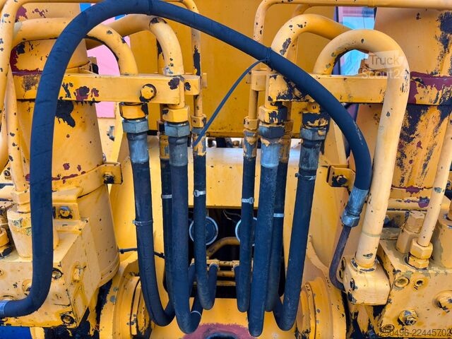 гусеничний екскаватор Kobelco K909LC-II + HYDRAULIC SHEAR VTN CL300 (2004)