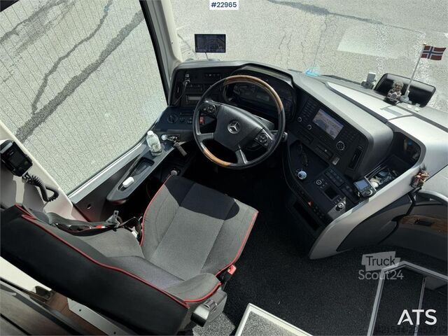 حافلة مرسيدس-بنز MB E15 RHD بمقاعد لعدد 49+1+1 Mercedes-Benz MB E15 RHD coach with seating for 49+1+1