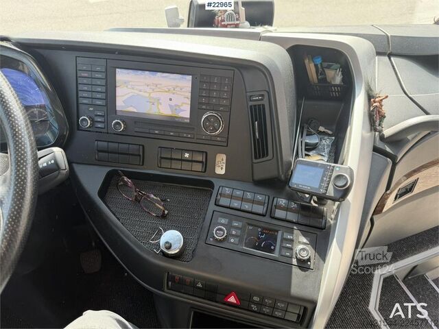 حافلة مرسيدس-بنز MB E15 RHD بمقاعد لعدد 49+1+1 Mercedes-Benz MB E15 RHD coach with seating for 49+1+1
