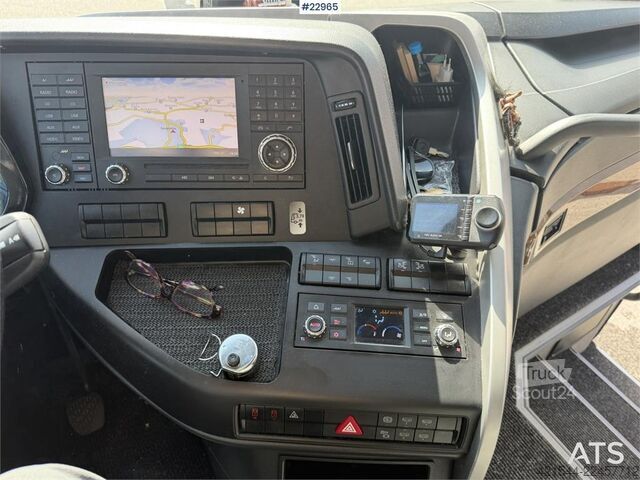 حافلة مرسيدس-بنز MB E15 RHD بمقاعد لعدد 49+1+1 Mercedes-Benz MB E15 RHD coach with seating for 49+1+1