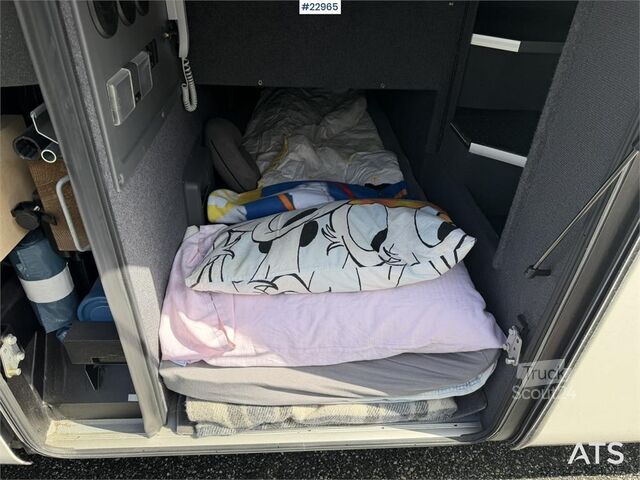 حافلة مرسيدس-بنز MB E15 RHD بمقاعد لعدد 49+1+1 Mercedes-Benz MB E15 RHD coach with seating for 49+1+1