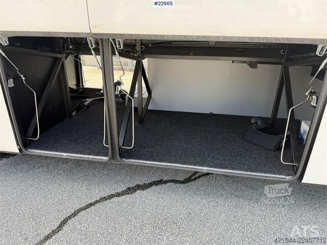 حافلة مرسيدس-بنز MB E15 RHD بمقاعد لعدد 49+1+1 Mercedes-Benz MB E15 RHD coach with seating for 49+1+1