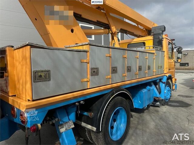 شاحنة رفع سكانيا 82m مع Simon cara 170 - يجب مشاهدتها. شاهد الفيديو Scania 82m lift truck w/ Simon cara 170 - Must see. WATCH