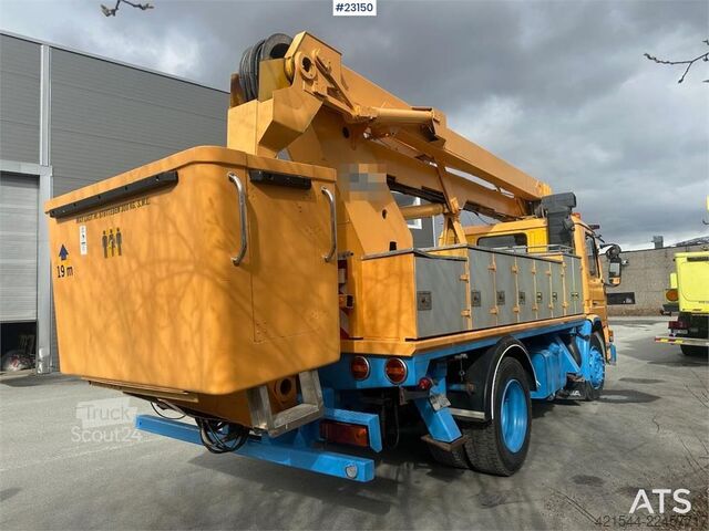 شاحنة رفع سكانيا 82m مع Simon cara 170 - يجب مشاهدتها. شاهد الفيديو Scania 82m lift truck w/ Simon cara 170 - Must see. WATCH