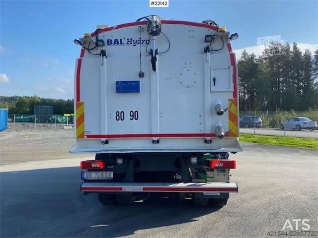 شاحنة تنظيف الطرق Scania G410 مزودة بجسم إضافي Val-Air Bal'Hydro Scania G410 feiebil med Val-Air Bal'Hydro påbygg