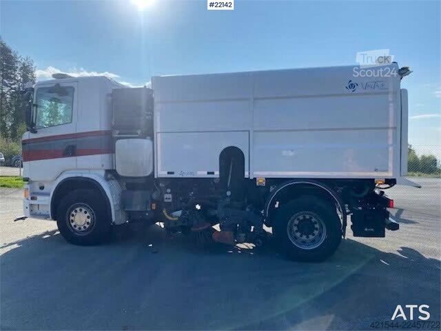 شاحنة تنظيف الطرق Scania G410 مزودة بجسم إضافي Val-Air Bal'Hydro Scania G410 feiebil med Val-Air Bal'Hydro påbygg