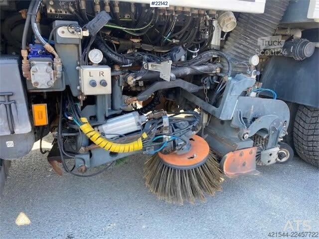 شاحنة تنظيف الطرق Scania G410 مزودة بجسم إضافي Val-Air Bal'Hydro Scania G410 feiebil med Val-Air Bal'Hydro påbygg