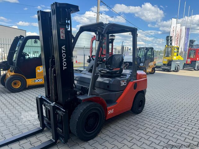 възможен мотокар Toyota 06-8FGF30 / Triplex / 2021 year