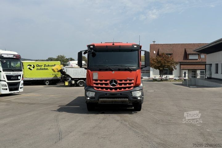 Savitvežis Mercedes-Benz Arocs 3243 8x4 Schwarzmüller / Swiss-Vehicle