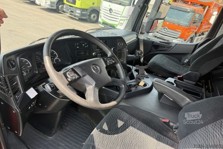 Savitvežis Mercedes-Benz Arocs 3243 8x4 Schwarzmüller / Swiss-Vehicle