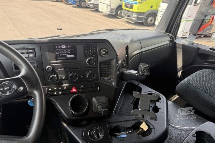 Savitvežis Mercedes-Benz Arocs 3243 8x4 Schwarzmüller / Swiss-Vehicle