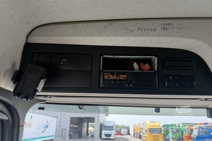 Savitvežis Mercedes-Benz Arocs 3243 8x4 Schwarzmüller / Swiss-Vehicle