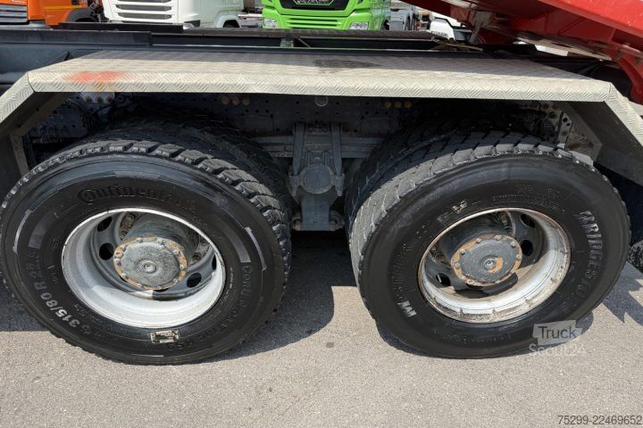 Savitvežis Mercedes-Benz Arocs 3243 8x4 Schwarzmüller / Swiss-Vehicle