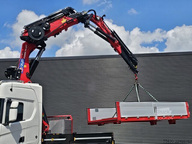 Vrachtwagen met kraan Scania R590 V8 8x2 / HMF 9520 CRANE - JIB - WINCH / TR...