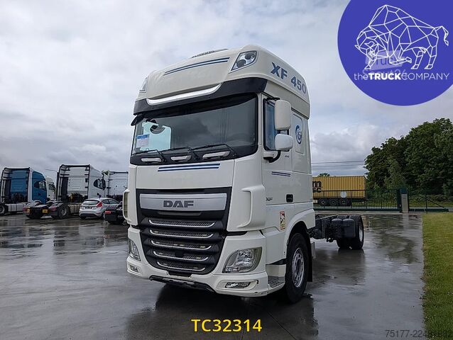 Châssis avec cabine DAF XF 450