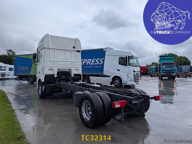 Châssis avec cabine DAF XF 450