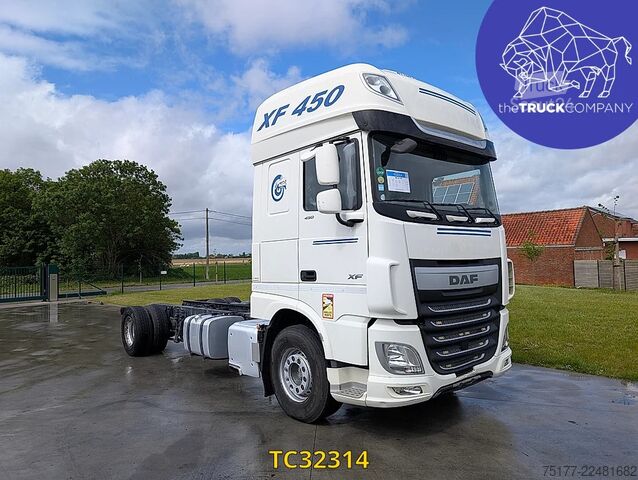 Châssis avec cabine DAF XF 450