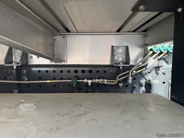 бортовой грузовик Iveco Stralis