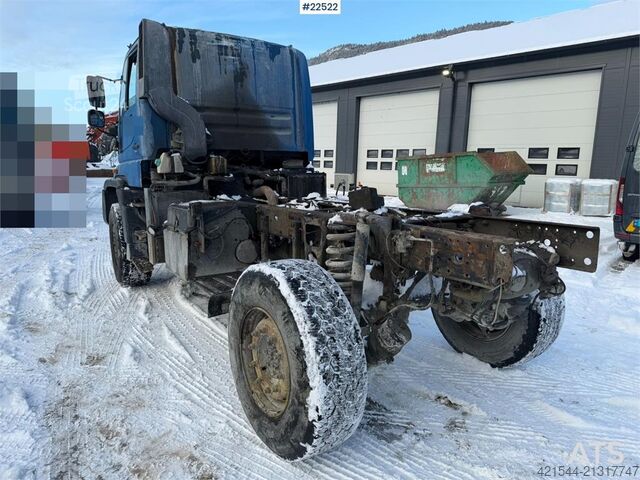 Fahrgestell mit Fahrerhaus Mercedes-Benz Unimog 4x4 chassis with black license plates