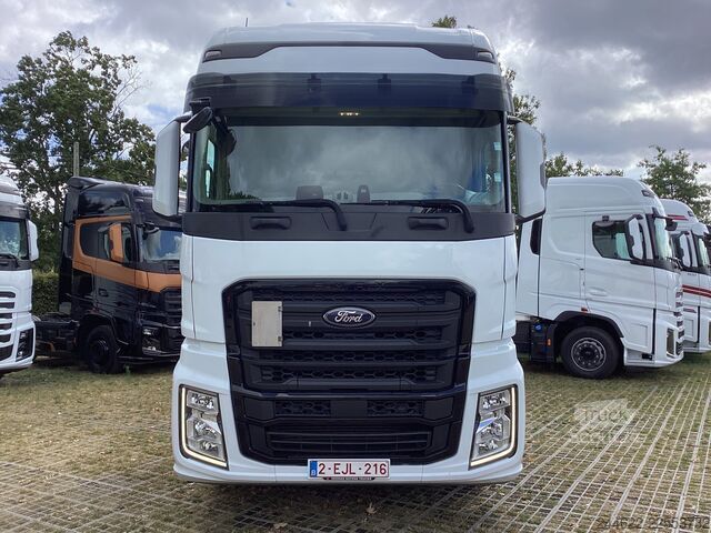 Tracteur routier standard Ford ADR