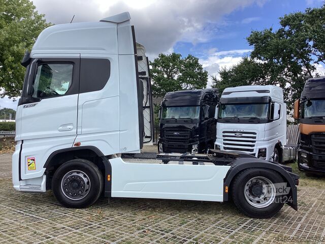 Tracteur routier standard Ford ADR