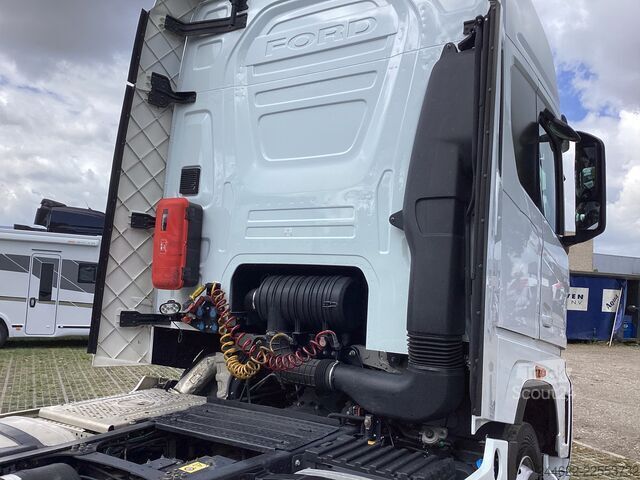 Tracteur routier standard Ford ADR
