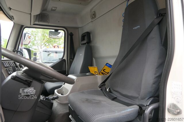 Kjøle- og frysetransport Volvo FL 240 | Carrier SUPRA 950Mt / Bi-temp | 3 Comp...