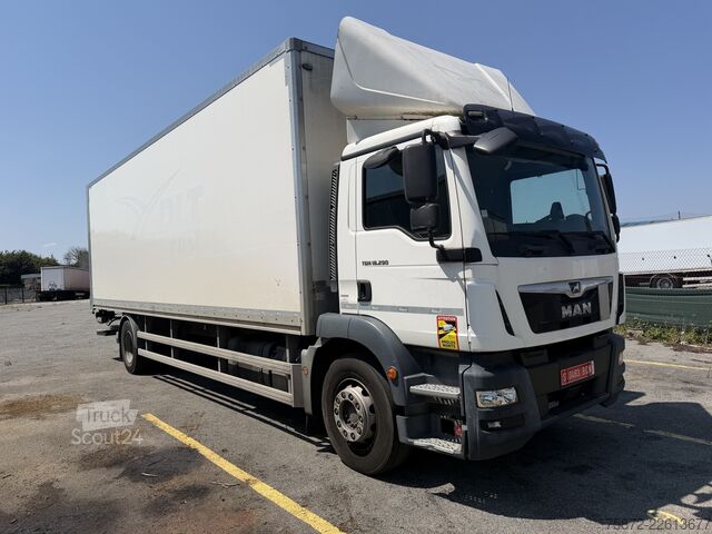 Kuorma-auto umpikorilla MAN TGM 19.290 EURO 6 FURGON