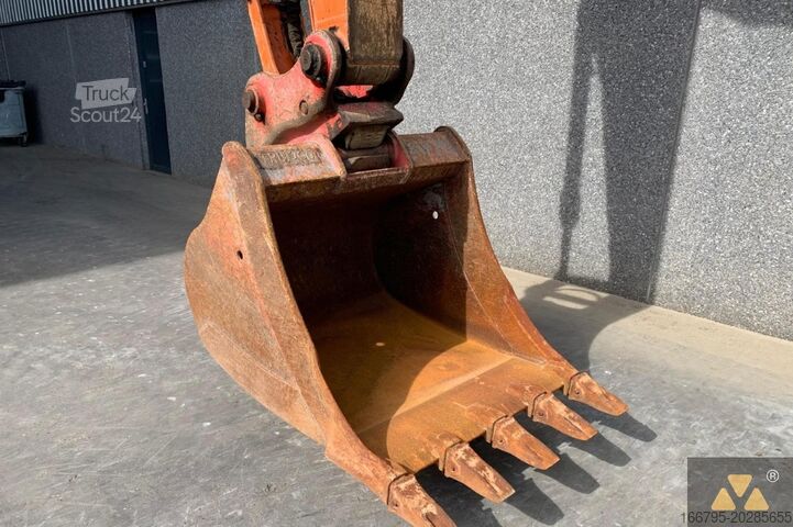 Raupenbagger Hitachi ZX225USLC-6