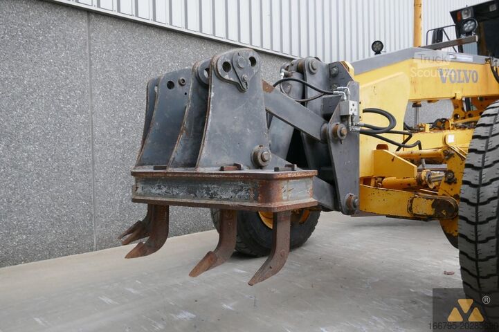 Grader Volvo G720B