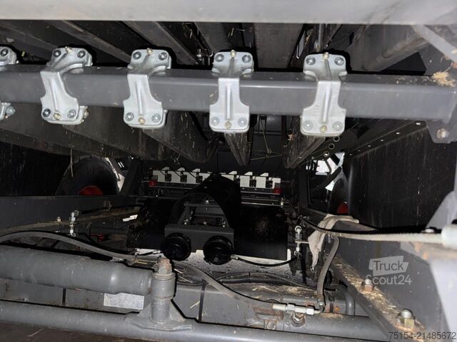 Balenpers (landbouw) CLAAS Quadrant 5300FC