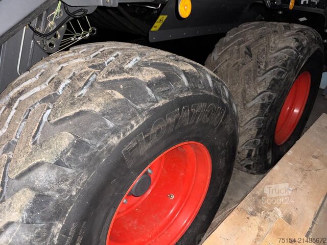 Balenpers (landbouw) CLAAS Quadrant 5300FC