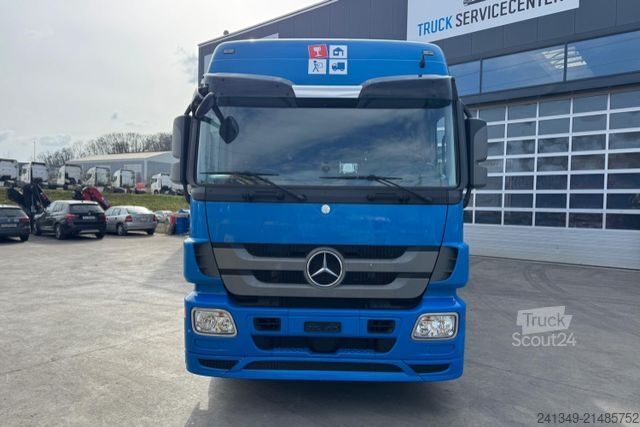 Box truck MERCEDES-BENZ Actros 1832 4x2 Isotherm