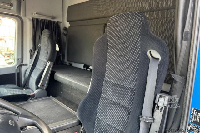 Box truck MERCEDES-BENZ Actros 1832 4x2 Isotherm