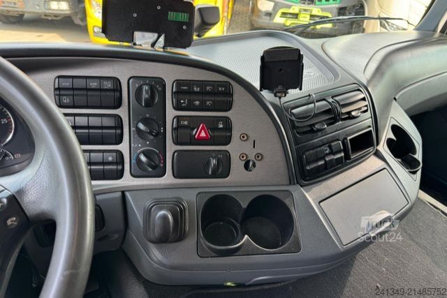 Box truck MERCEDES-BENZ Actros 1832 4x2 Isotherm