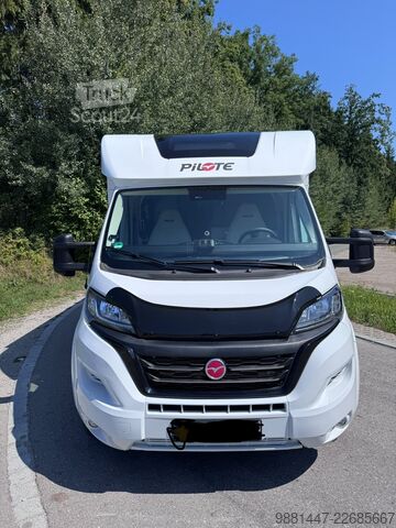 Yarı entegre karavan Pilote P696 Expression