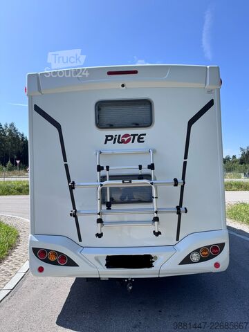Yarı entegre karavan Pilote P696 Expression