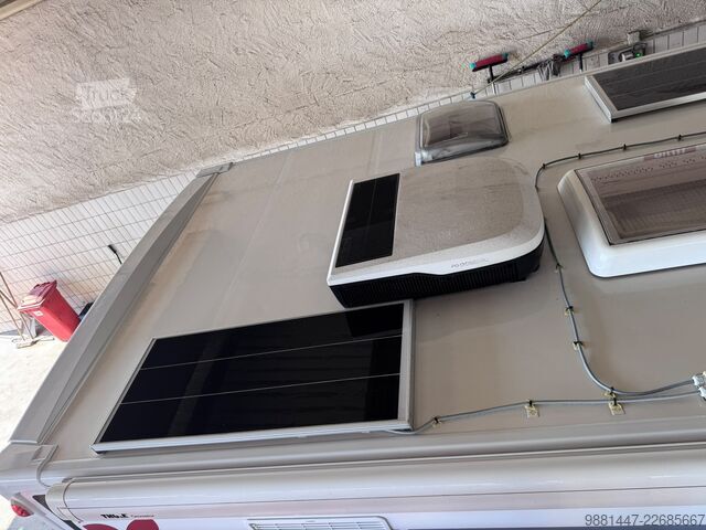 Yarı entegre karavan Pilote P696 Expression