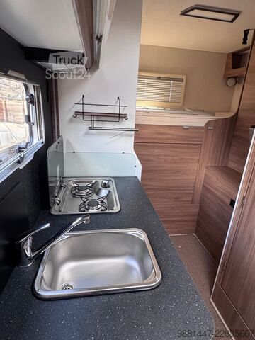 Yarı entegre karavan Pilote P696 Expression