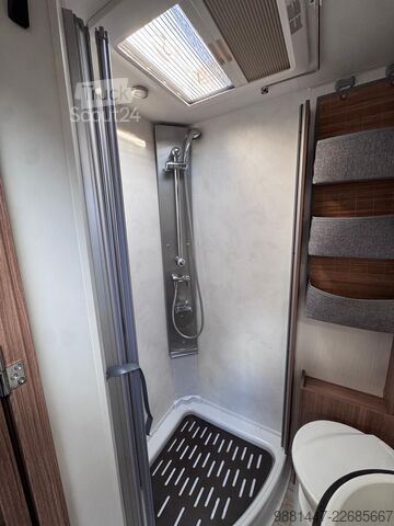 Yarı entegre karavan Pilote P696 Expression