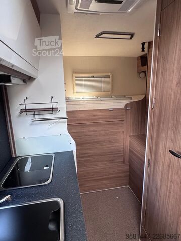 Yarı entegre karavan Pilote P696 Expression