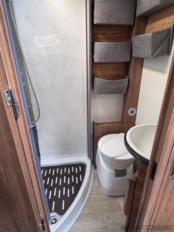 Yarı entegre karavan Pilote P696 Expression