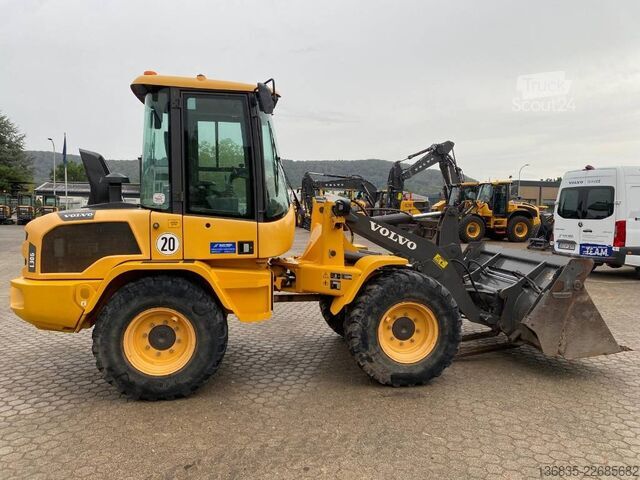 Nakladalnik Volvo L 30 G