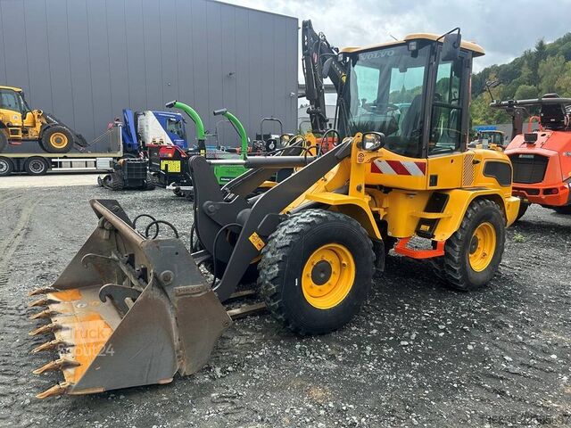 Nakladalnik Volvo L 30 G