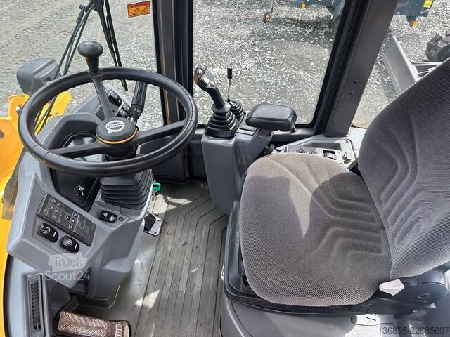 Nakladalnik Volvo L 30 G
