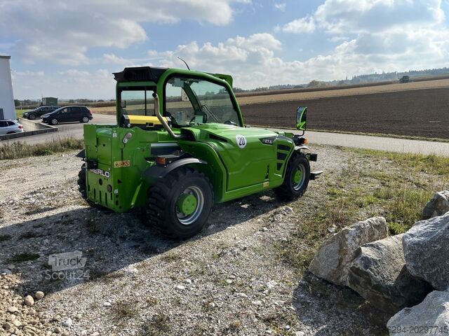 Teleskoparmstapler Merlo P27.6 Plus inklusive Schaufel und Lasthaken Neu Gerät