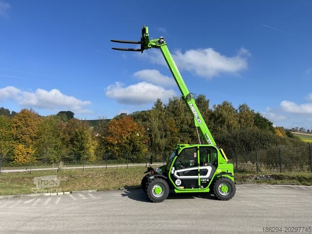 Teleskoparmstapler Merlo P27.6 Plus inklusive Schaufel und Lasthaken Neu Gerät