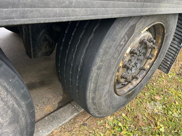 Tautliner de 13,6 m KRONE SD