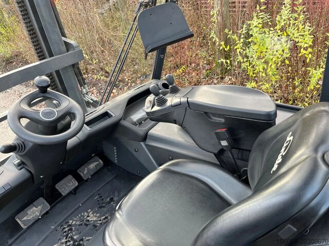 Gaffeltruck Linde E70-01