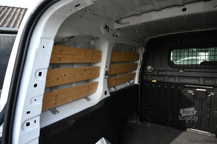 High-roof van Peugeot Partner 1.5 BlueHDI Premium 3 Persoons Apple Ca...